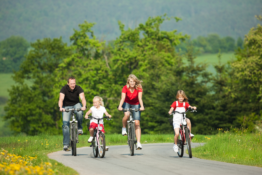family-fitness-day-bike-ride